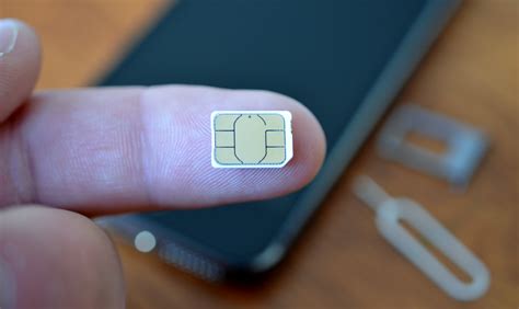 The Pros and Cons of Using a Magic SIM Card vs. Purchasing a Local SIM Card